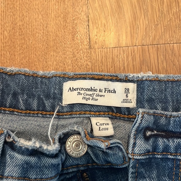 Abercrombie and fitch the cutoff short high rise - Picture 2 of 3